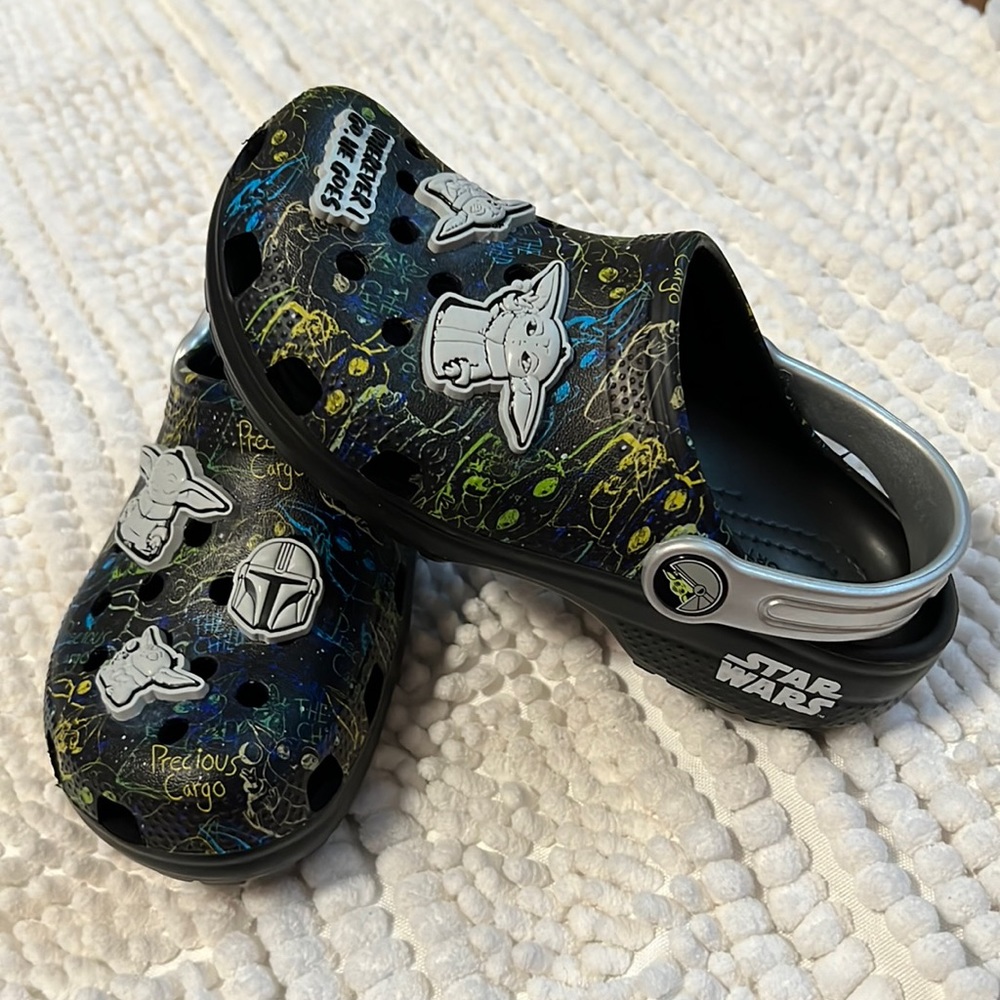 KIDS' CLASSIC GROGU™ CLOG
Star Wars™ Big Kids
(Ages 5+)